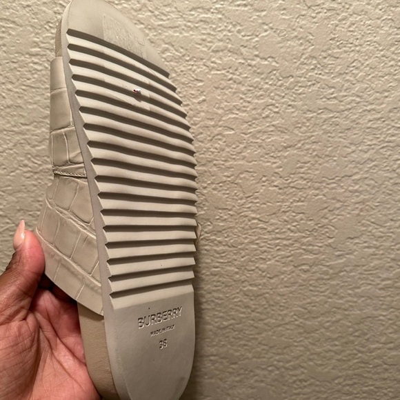 Burberry - Picture 11 of 11